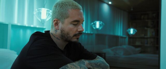 J Balvin pide parar la "guerra civil" que se vive en Colombia