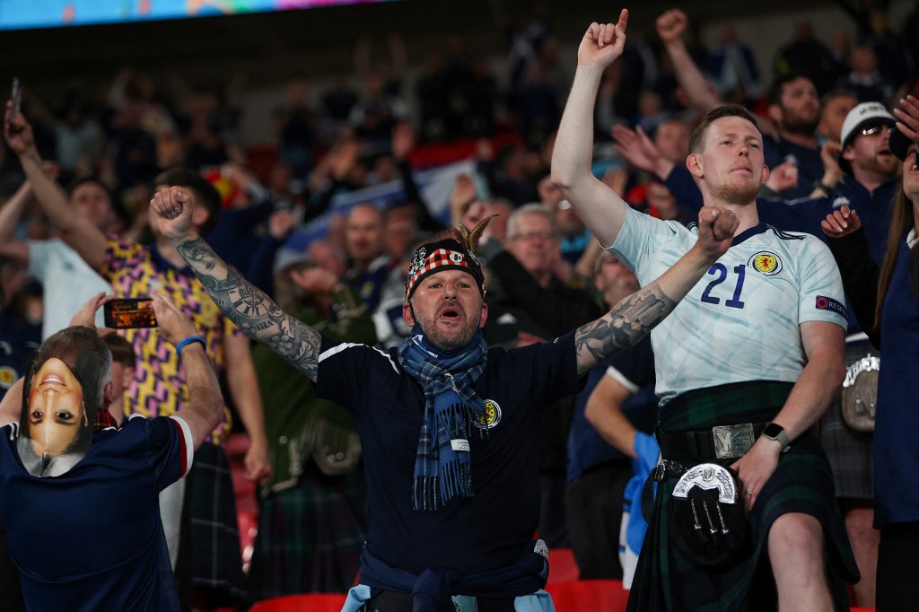 FBL-EURO-2020-2021-MATCH20-ENG-SCO-FANS