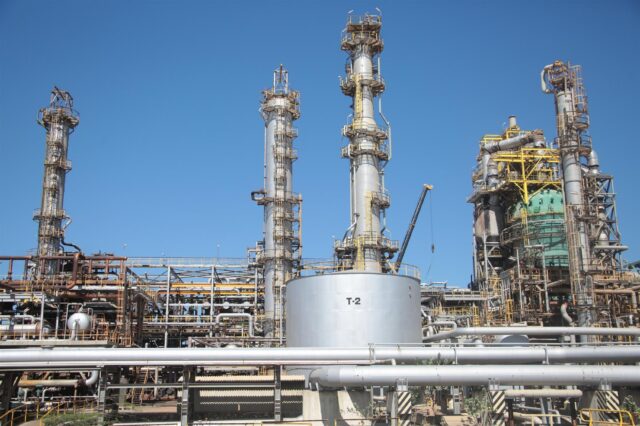 Refinería Cardón produce entre 40.000 y 50.000 barriles de gasolina diarios