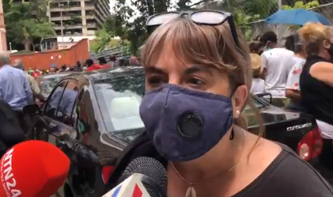 “Nos están pisoteando por una vacuna”: el grito desesperado de una venezolana que no pudo ser inmunizada