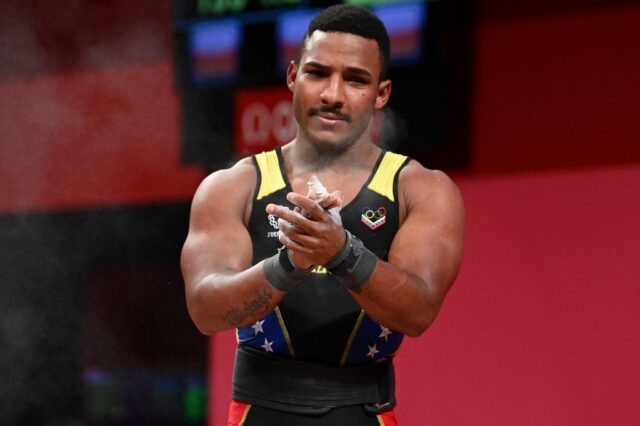 Venezuela celebra medalla de plata de Julio Mayora en Tokio 2020
