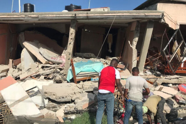 Subieron a 304 los muertos por el terremoto en Haití