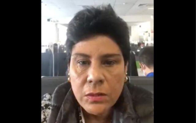 Captan a una legisladora entrando en la ducha en plena sesión virtual en Perú