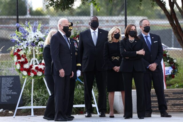 Biden y Harris rindieron homenaje en el Pentágono a las víctimas del 11-S