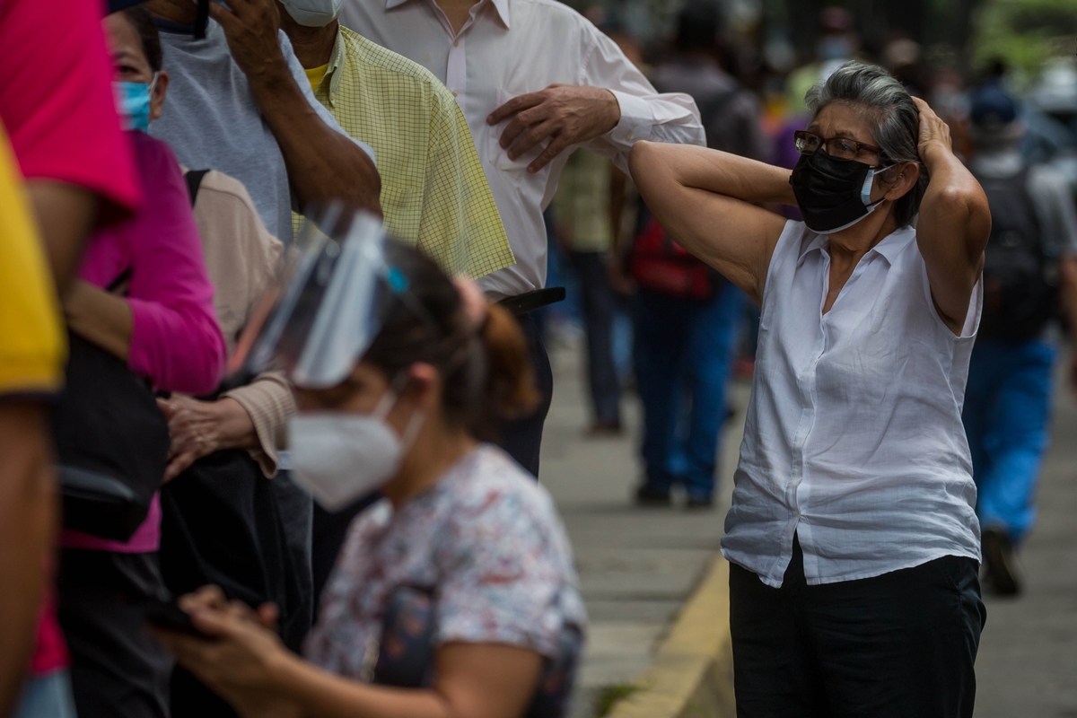 Entre dudas y quejas, la vacunación avanza despacio en Venezuela
