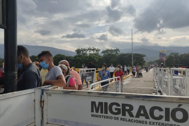Ministro de Colombia verifica las condiciones del Puente Simón Bolívar ante su reapertura