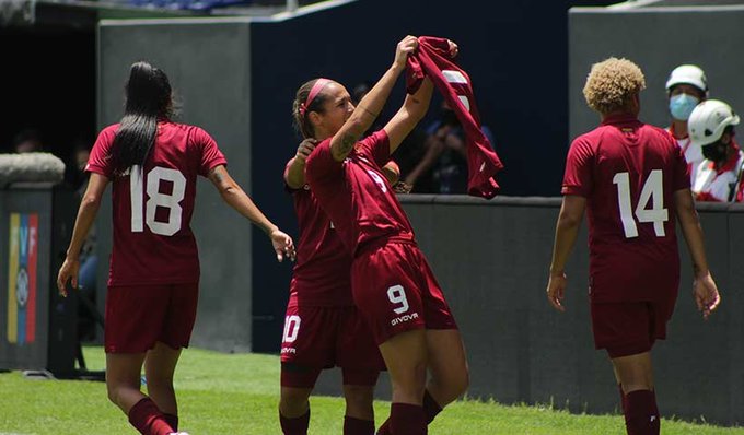 Vinotinto femenina Ecuador