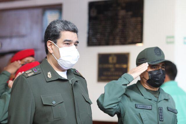 Maduro crea comisión para la conmemoración de los hechos de abril de 2002, en los que Baduel desempeñó un papel fundamental para el chavismo