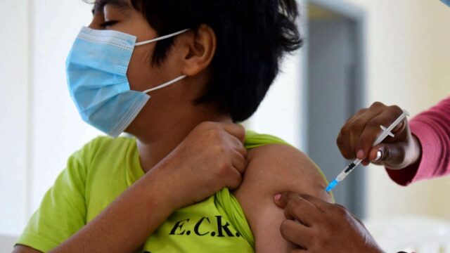 Pfizer dice que su vacuna de doble dosis no es efectiva para niños entre 2 y 5 años