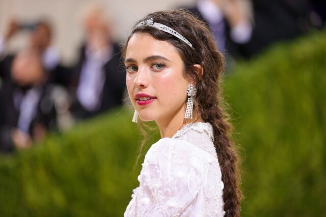 Quién es Margaret Qualley, la hija de Andie MacDowell que brilla en Las cosas por limpiar