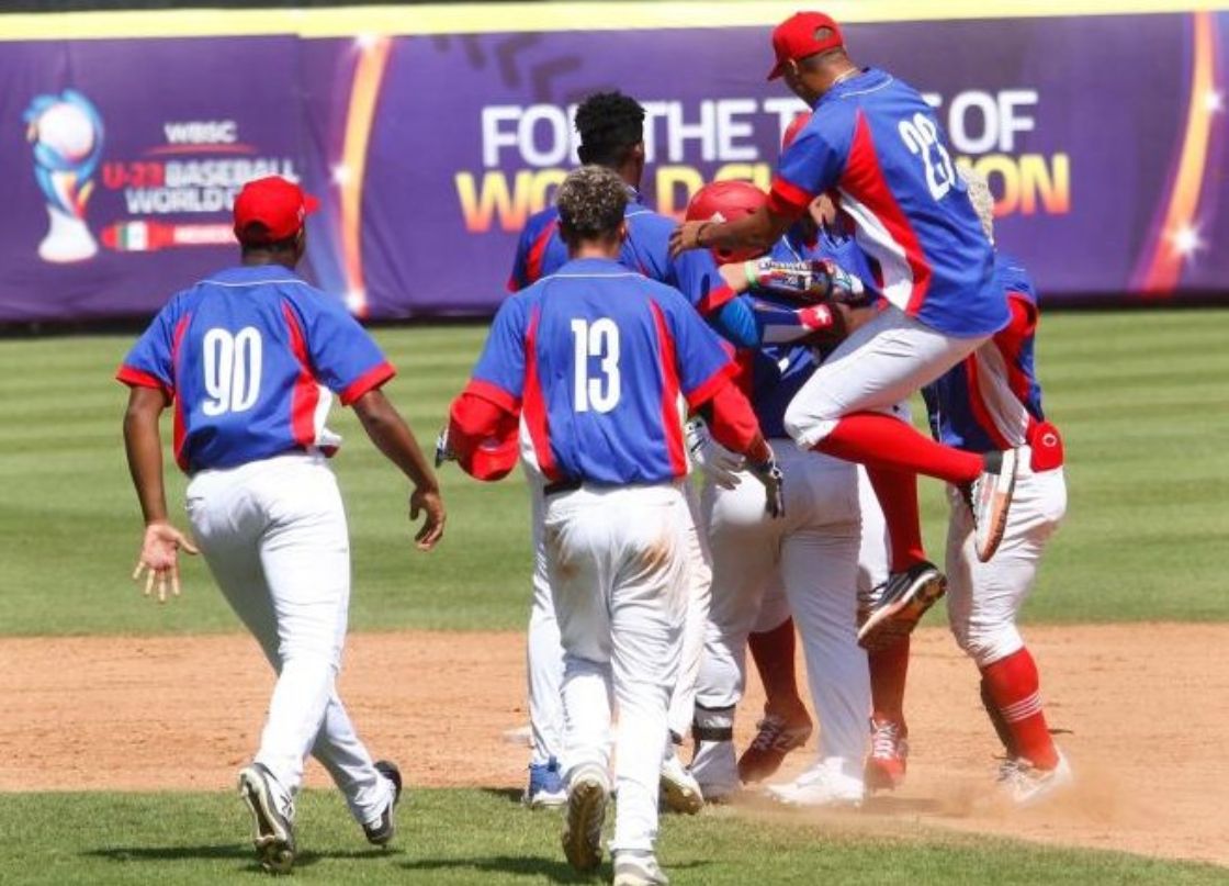Once peloteros cubanos abandonan el equipo sub-23 en México