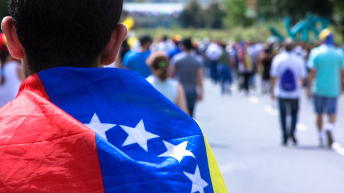 50% de lo jóvenes venezolanos consideran que la democracia es el sistema político preferible