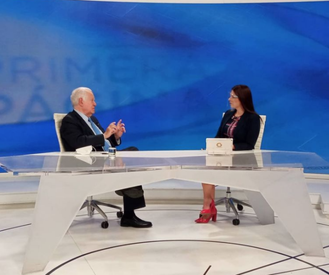 Eduardo Fernández lamenta que el país se haya convertido en una tarjetocracia e invita a personalizar el voto