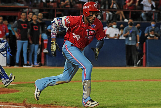 Cardenales lidera la tabla de posiciones luego de dejar en el terreno a Tiburones