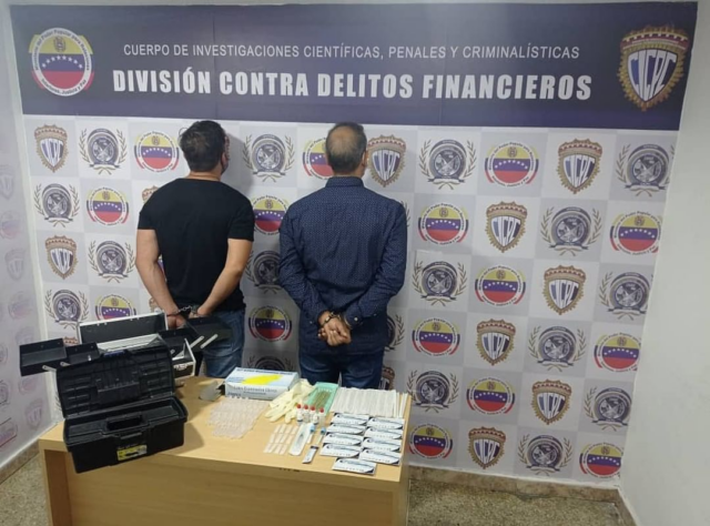 Capturaron a dos hermanos dedicados a la venta de certificados covid falsos en Caracas