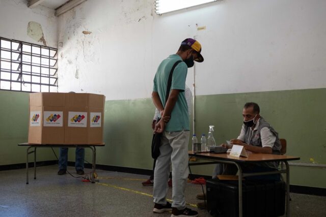 ¿Cuáles son las sanciones por no cumplir como miembro de mesa en el referendo consultivo sobre el Esequibo?