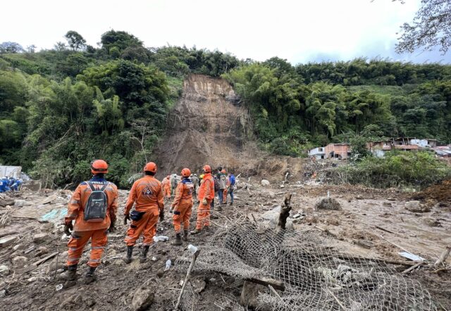 14 fallecidos y más de 30 lesionados por deslizamiento de tierra en Colombia
