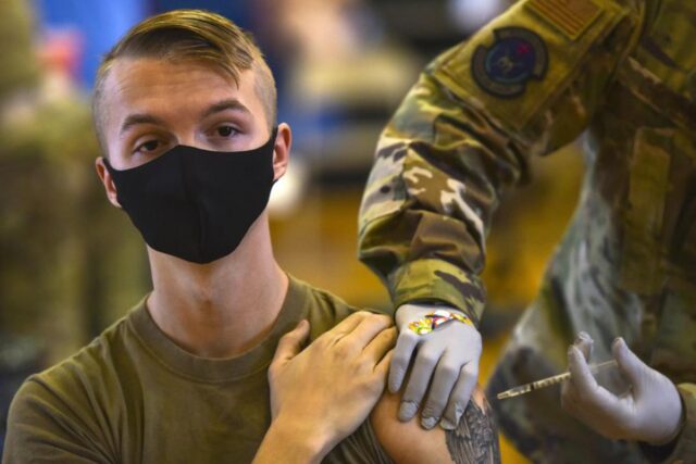 El Ejército de EE UU comienza a expulsar a los soldados que no están vacunados