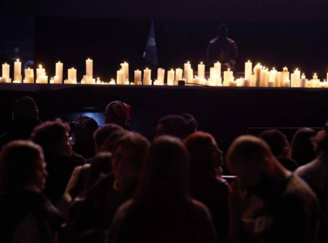 Seguidores de Taylor Hawkins lo homenajean en emotiva despedida en Bogotá
