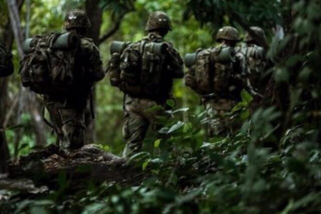 Venezolanos intentaron ingresar de forma violenta a una base militar en Colombia