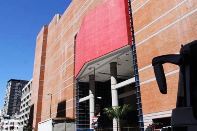 Avanzan trabajos de recuperación en el Sambil La Candelaria