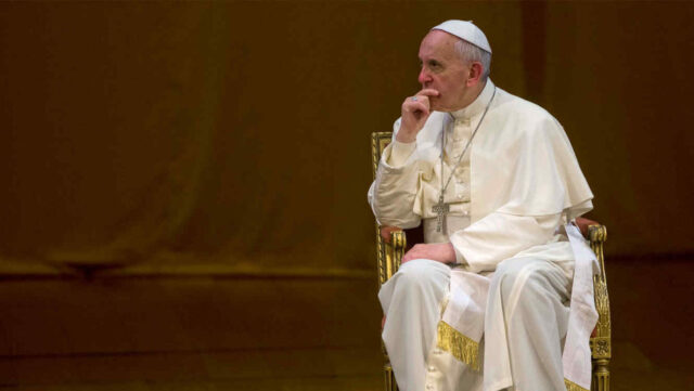 El Papa: Mi pierna no está bien, el médico me ha pedido que no camine
