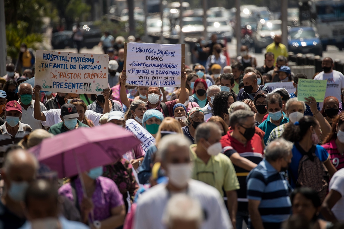 Trabajadores universitarios se suman a protesta del Sindicato de Trabajadores de la Cancillería