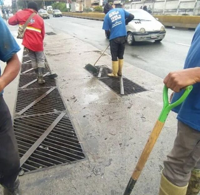 Alcaldía de Los Salias activa plan de limpieza de alcantarillas y cunetas en la Panamericana