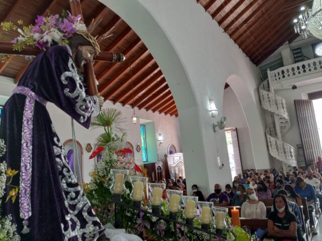 Feligreses colmaron la iglesia San Juan Bautista en Carrizal