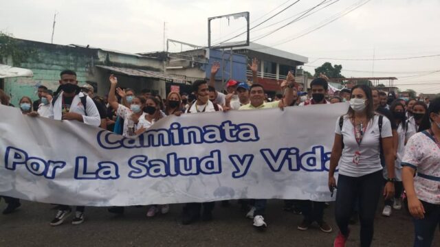 Médicos y trabajadores participaron en la XV Caminata de la Salud en Barinas