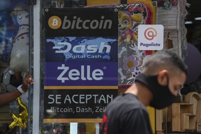 Las criptomonedas se vuelven esenciales para las remesas de familias venezolanas
