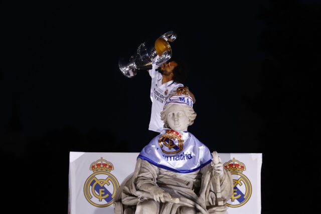 Marcelo pone fin a la fiesta del Madrid en Cibeles con promesa de Hazard
