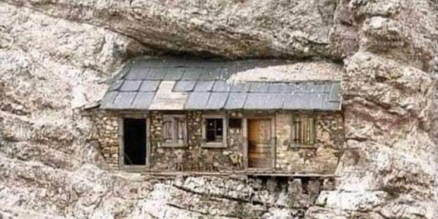 En una montaña y a 2.743 metros: así es la casa más solitaria del mundo