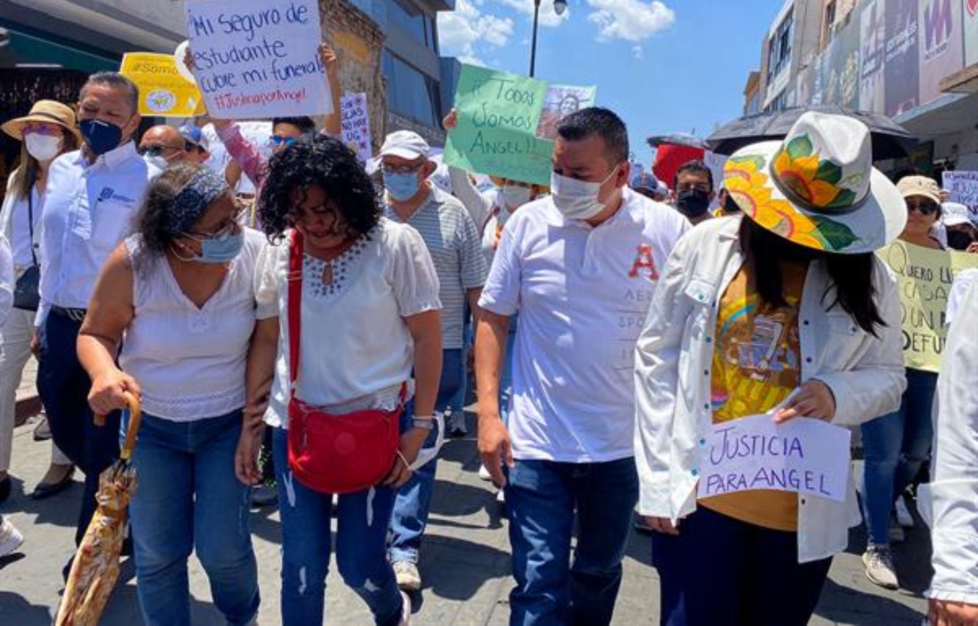Padres exigen justicia por muerte de su hijo a manos de un agente en México