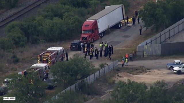 "Se supone lo iban a pasar más cómodo", dice hermano de migrante fallecido en tráiler hallado en Texas