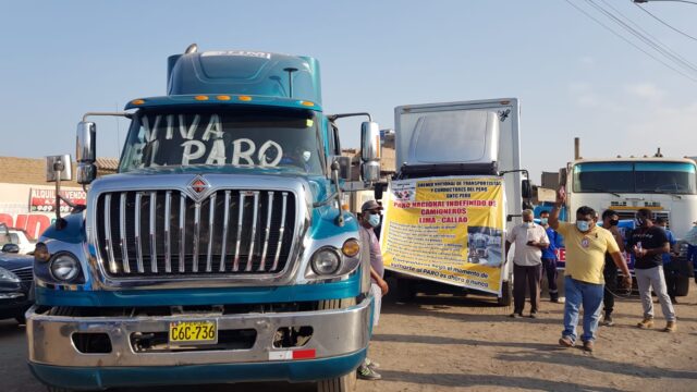 Transportistas anuncian nuevo paro en Perú por altos precios en el combustible