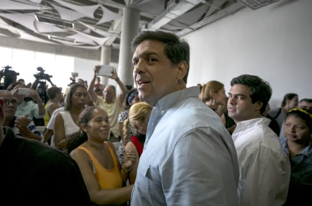 Ocariz propone reducir período presidencial y eliminar la reelección indefinida