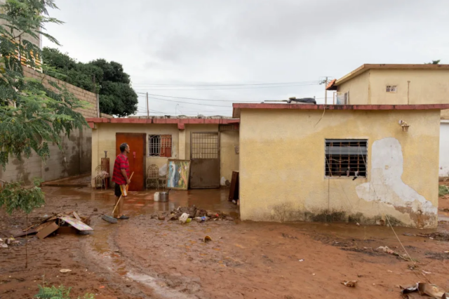 Las lluvias afectan vialidad y a decenas de familias en varios estados