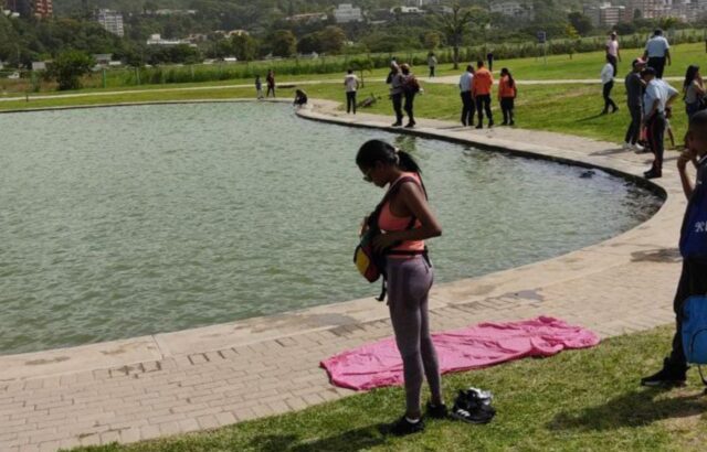 Hallaron el cadáver de un adolescente en laguna del Parque Simón Bolívar