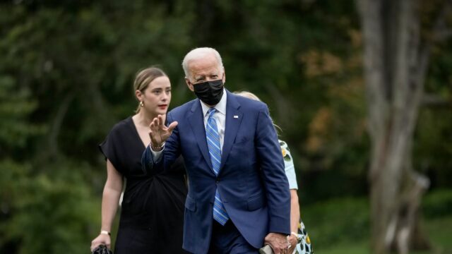 Una de las nietas de Biden anuncia que se casará en la Casa Blanca