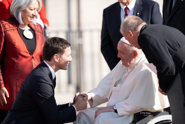Trudeau pidió al Papa que devuelva objetos indígenas y abra los archivos