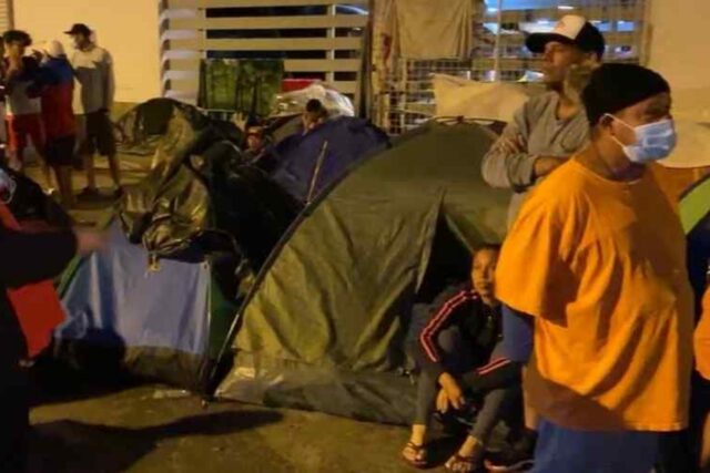 Costa Rica declarará emergencia por migración y deportará a quienes "se porten mal"