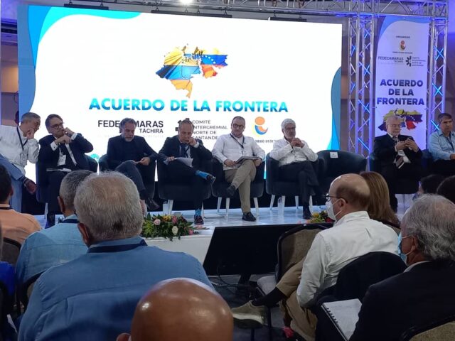 Más de 300 empresarios binacionales participan en la cumbre Acuerdo de la Frontera en Cúcuta