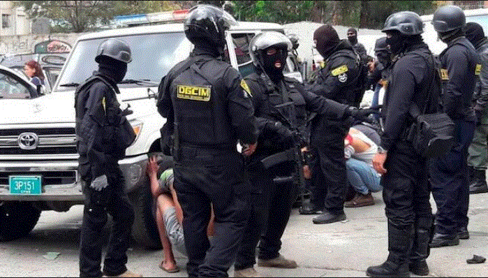 Colegio Nacional de Periodistas denuncia hostigamiento contra reportero en Caricuao