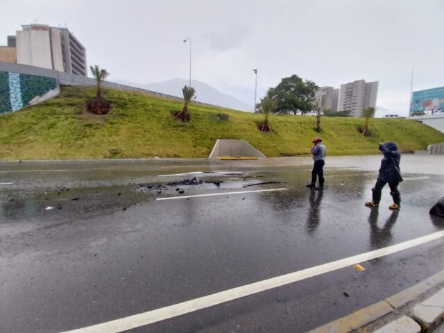 Ministro de Transporte ordena despliegue de cuadrillas para recuperación vial por hundimiento del asfalto en el distribuidor Altamira