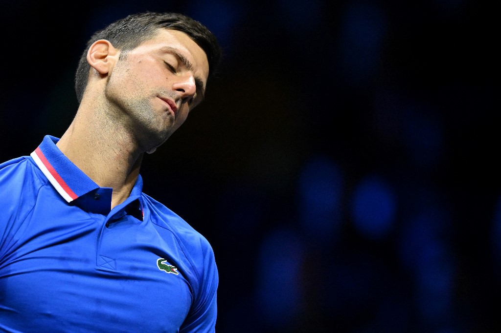 Djokovic confirma problemas en la muñeca