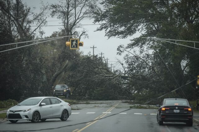 Fiona se degradó a tormenta postropical tras azotar el este de Canadá