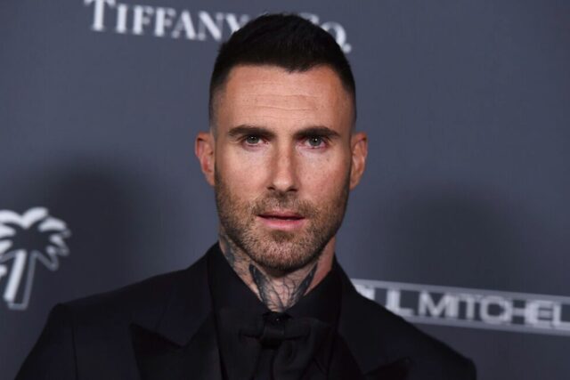 Dos mujeres más acusan a Adam Levine de mandarles mensajes obscenos