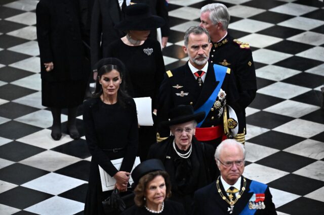 Funeral de Isabel II brinda acercamiento público entre Felipe VI y Juan Carlos