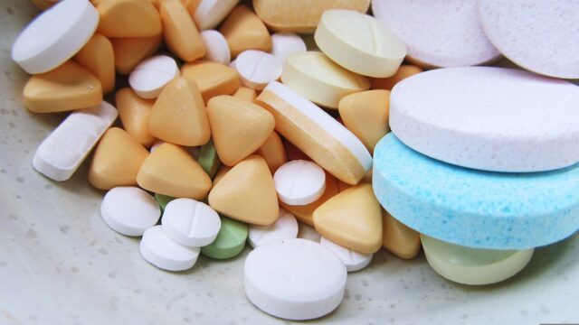 Ministra de Salud de Colombia admite "escasez de algunos medicamentos"